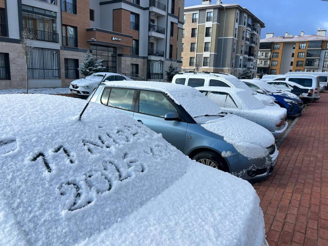 Konya’nın merkezine 11 Nisan’da kar sürprizi 7